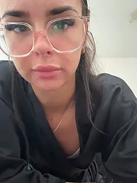 Snapshot of Amberbanxx chatting on June 2, 2026, 7:10 am Amberbanxx online show from June 2, 2026, 7:10 am