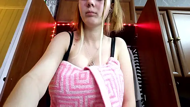 Snapshot of VictoriaDeese chatting on March 12, 2026, 9:15 am VictoriaDeese online show from March 12, 2026, 9:15 am