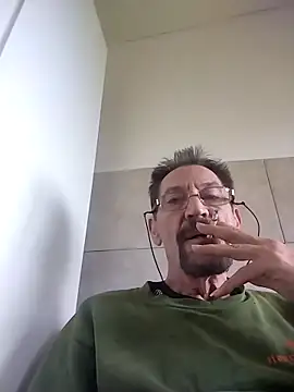 Snapshot of Costy601 chatting on April 22, 2026, 11:45 am Costy601 online show from April 22, 2026, 11:45 am