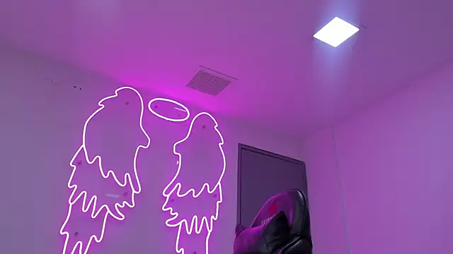 Evelin  thompsson online show from June 5, 2026, 3:13 am