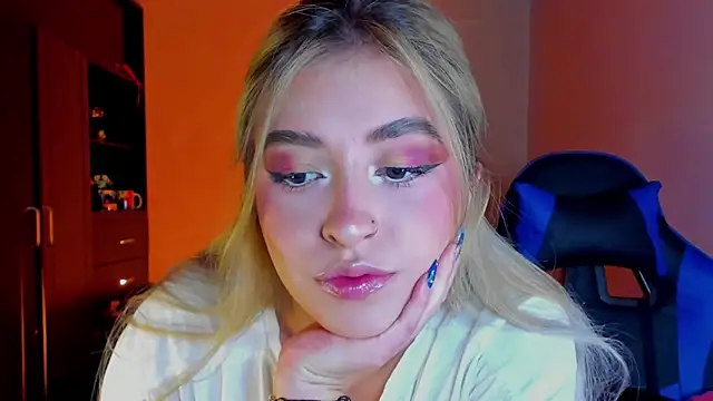 saradiazxxx online show from March 31, 2026, 5:52 am