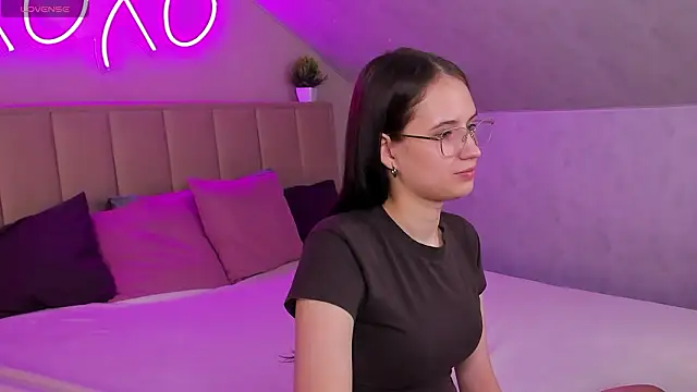 Miaa Hill online show from March 9, 2026, 9:24 am