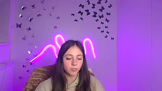 KissMeJulia online show from April 18, 2026, 7:58 pm