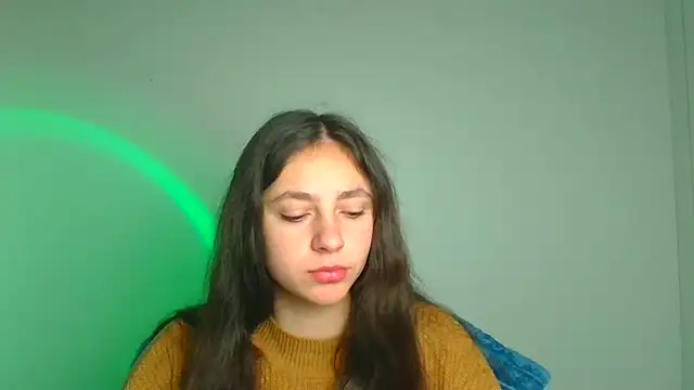 KissMeJulia online show from April 24, 2026, 5:43 am