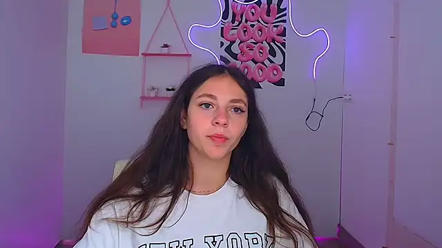 KissMeJulia online show from July 25, 2026, 5:27 am