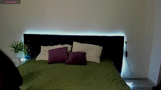 Adele Lanea online show from May 28, 2026, 1:03 am