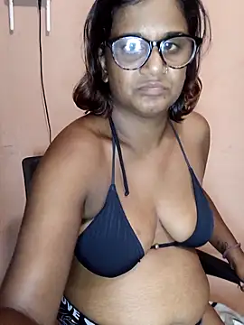 indianstrawberrylips4u online show from March 31, 2026, 6:41 pm