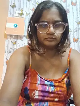 indianstrawberrylips4u online show from June 14, 2026, 4:09 pm