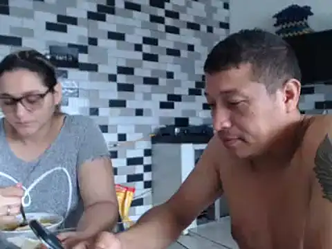 pareja latina2214 online show from February 19, 2026, 2:13 pm