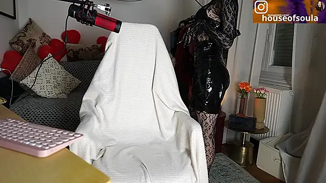 supreme dominatrix online show from March 12, 2026, 9:43 pm