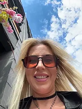 LisaMurr online show from May 22, 2026, 12:11 pm