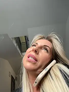 LisaMurr online show from May 27, 2026, 11:51 am