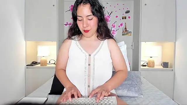 Snapshot of ElaRey_ chatting on April 29, 2026, 12:31 pm ElaRey online show from April 29, 2026, 12:31 pm