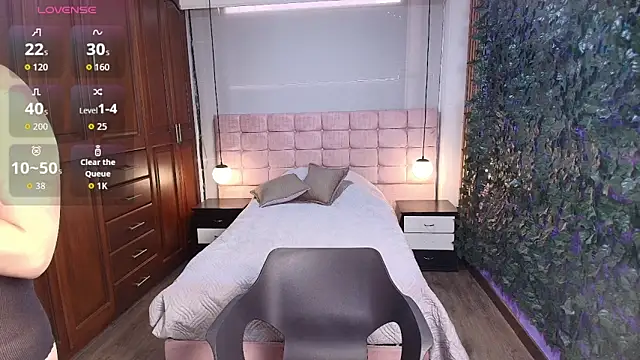 MoriahStorm online show from June 8, 2026, 1:22 pm