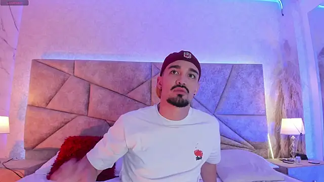 Snapshot of SavageCross1 chatting on February 21, 2026, 7:59 pm SavageCross1 online show from February 21, 2026, 7:59 pm