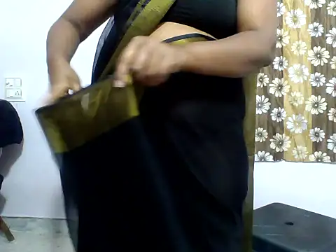 Snapshot of Angel_honeybear_143 chatting on March 4, 2026, 9:26 am Angel honeybear 143 online show from March 4, 2026, 9:26 am