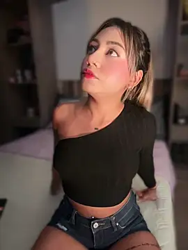 Dulce Sofi  online show from April 24, 2026, 11:07 pm