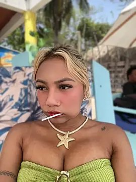 Snapshot of Dulce_Sofi_ chatting on June 13, 2026, 4:05 pm Dulce Sofi online show from June 13, 2026, 4:05 pm