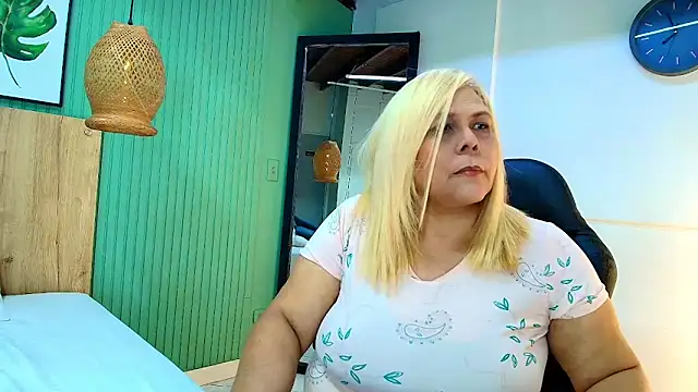 Snapshot of eva_colen50 chatting on March 20, 2026, 6:35 pm eva colen50 online show from March 20, 2026, 6:35 pm