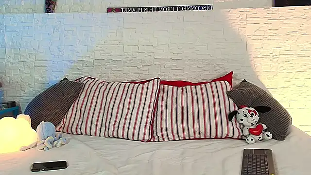 Eliassalvatore  online show from April 21, 2026, 7:17 pm