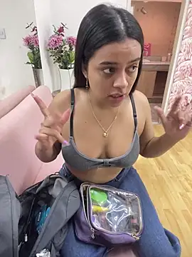 Snapshot of DulceQueen1 chatting on June 1, 2026, 12:18 pm DulceQueen1 online show from June 1, 2026, 12:18 pm