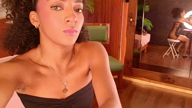 Snapshot of Rolyloren_ chatting on February 27, 2026, 3:56 pm Rolyloren online show from February 27, 2026, 3:56 pm