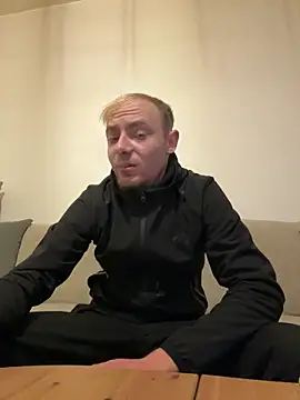 Crevette311 online show from November 26, 2025, 9:05 pm