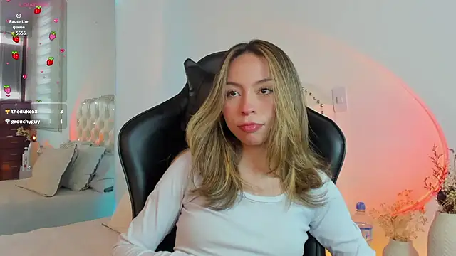 LuuluBerry online show from February 22, 2026, 5:55 pm