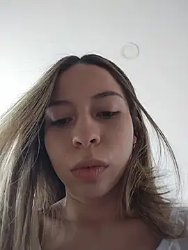 Snapshot of LuuluBerry chatting on March 15, 2026, 4:24 pm LuuluBerry online show from March 15, 2026, 4:24 pm