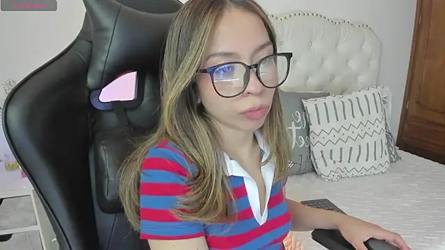 Snapshot of LuuluBerry chatting on March 17, 2026, 7:28 pm LuuluBerry online show from March 17, 2026, 7:28 pm