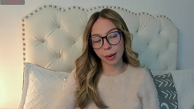 Snapshot of LuuluBerry chatting on March 21, 2026, 6:33 pm LuuluBerry online show from March 21, 2026, 6:33 pm