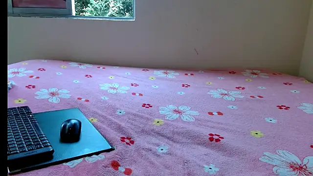 valkahot20 online show from March 21, 2026, 2:31 pm