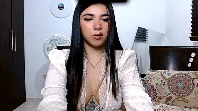 MiaDiamontLatin online show from March 14, 2026, 11:43 pm