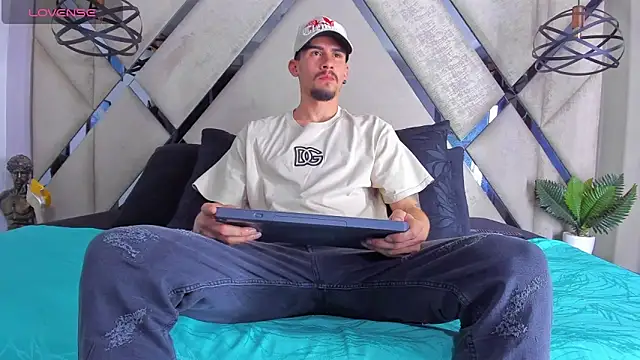 SharonTygaX online show from April 5, 2026, 9:23 pm