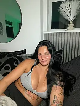 Snapshot of Destinylovex chatting on April 12, 2026, 8:25 pm Destinylovex online show from April 12, 2026, 8:25 pm