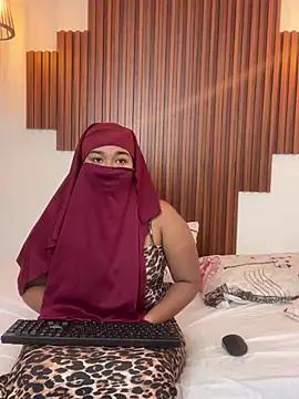 Snapshot of Desert_queens chatting on March 3, 2026, 2:34 pm Desert queens online show from March 3, 2026, 2:34 pm