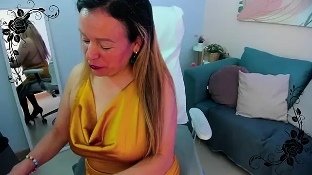 Ivonne 4 online show from March 5, 2026, 12:56 pm