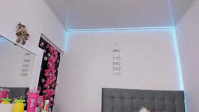 Ariana-Cobos online show from April 15, 2026, 9:37 pm