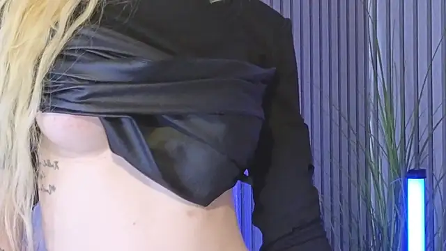 KarmaArms online show from April 7, 2026, 12:00 am