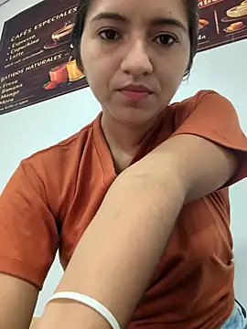 DulceCaroX online show from May 20, 2026, 12:22 pm