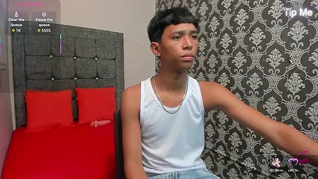 Snapshot of Little_Twink19x chatting on April 23, 2026, 7:27 pm Little Twink19x online show from April 23, 2026, 7:27 pm
