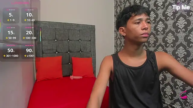Snapshot of Little_Twink19x chatting on April 24, 2026, 7:27 pm Little Twink19x online show from April 24, 2026, 7:27 pm