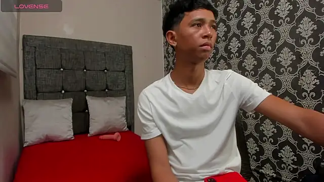 Snapshot of Little_Twink19x chatting on May 2, 2026, 7:52 pm Little Twink19x online show from May 2, 2026, 7:52 pm