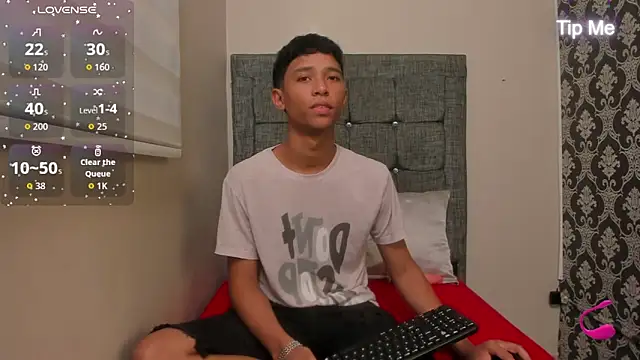 Snapshot of Little_Twink19x chatting on May 5, 2026, 7:22 pm Little Twink19x online show from May 5, 2026, 7:22 pm