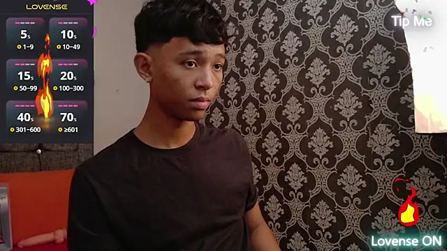 Snapshot of Little_Twink19x chatting on May 28, 2026, 7:33 pm Little Twink19x online show from May 28, 2026, 7:33 pm