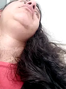 LunaDamasco online show from April 8, 2026, 6:52 pm