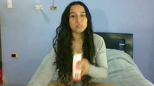 Snapshot of scarlettscottx_ chatting on August 4, 2026, 12:25 am scarlettscottx online show from August 4, 2026, 12:25 am