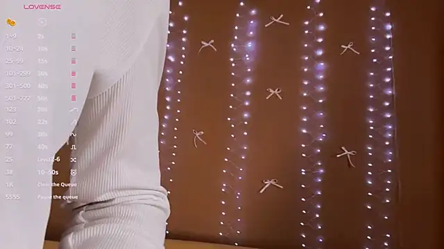 SoraCat online show from March 26, 2026, 12:33 pm