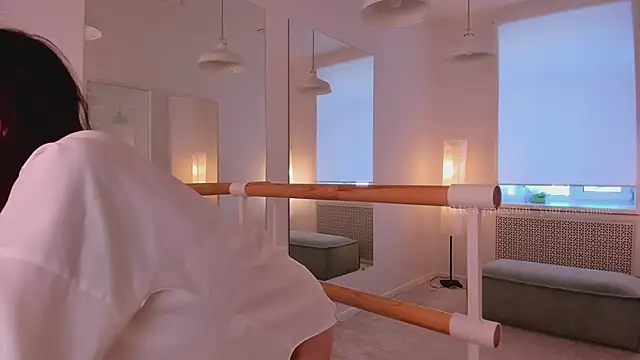 Scarlet Muse  online show from March 20, 2026, 9:36 am