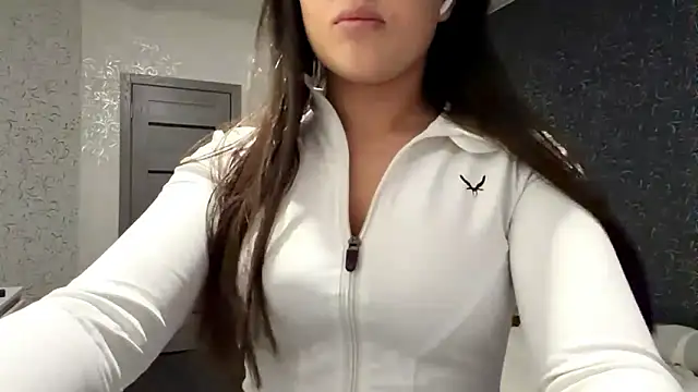 JoycelynUrion online show from March 12, 2026, 10:21 am